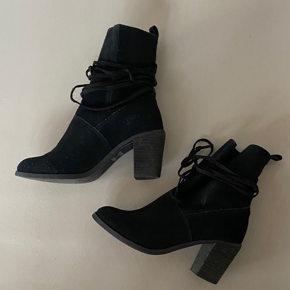 Toms Shoes - Women’s size 5.5 Toms Black Heeled Boots for Women